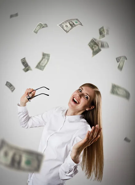 Vreugde. Vrouw in wit en dollars. — Stockfoto