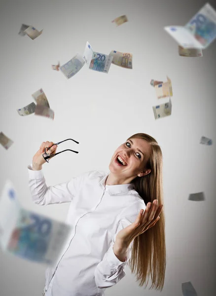 Regozijando. Mulher de branco e euro . — Fotografia de Stock