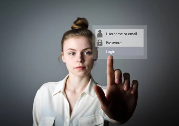소녀는 버튼을 누른 다입니다. 로그인 및 암호 — 스톡 사진