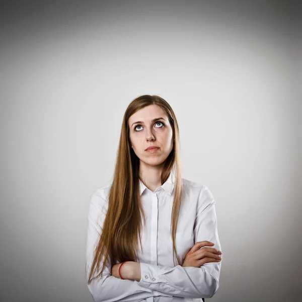 Aarzeling. Meisje in witte vol twijfel en aarzeling — Stockfoto