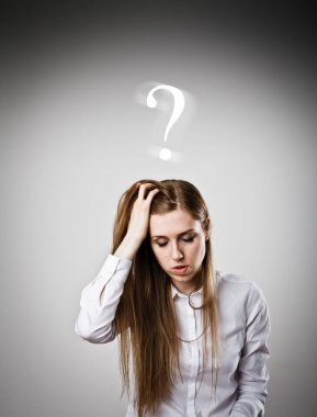 Kadın beyaz ve soru işareti