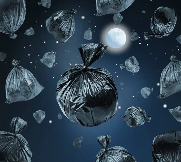Sacchi neri della spazzatura nello spazio. Luna piena nel cielo . — Foto Stock