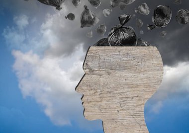 Ahşap çöp baş ve çöp torbaları düşüyor