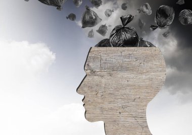 Ahşap çöp baş ve çöp torbaları düşüyor