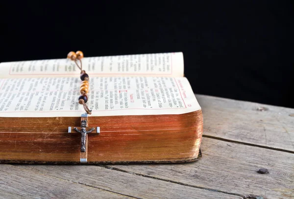 Rosary beads and breviary — Stock Photo, Image