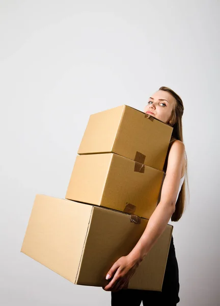 Woman and cardboards. — Stock Photo, Image