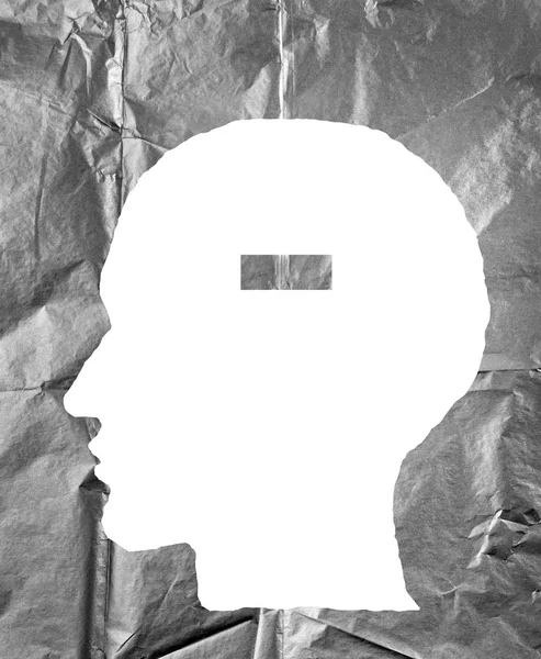 Τσαλακωμένο χαρτί σε σχήμα ως ένα ανθρώπινο κεφάλι και το ΣΥΜΒΟΛΟ. — Φωτογραφία Αρχείου