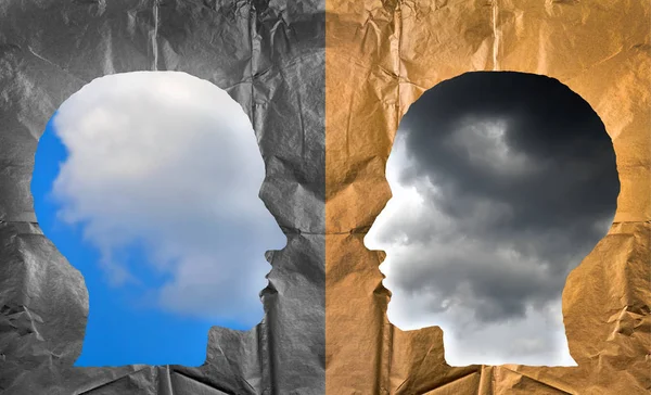 Buruşuk kağıt insan kafaları şeklinde. Pozitif ve negatif co