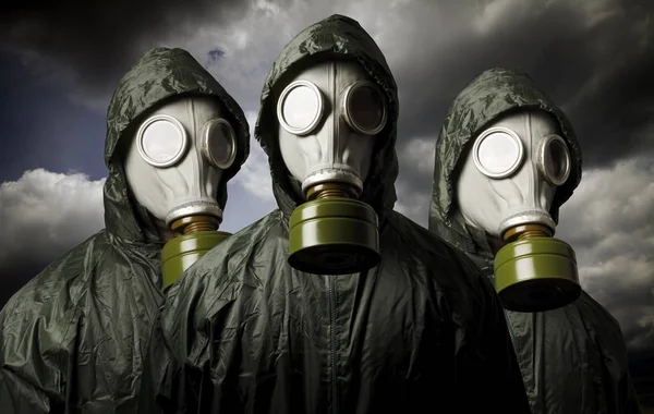 Tři plynové masky. Přežití téma. — Stock fotografie