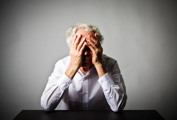Grief. Old man in thoughts. — Stock Photo, Image