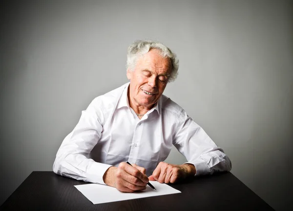 Old man is writing. — Stock Photo, Image