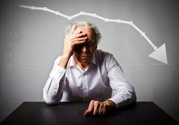Old man in thoughts. Frustrated. Recession and poverty concept. — Stock Photo, Image