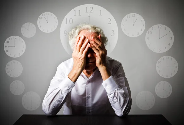 Sorrow. Old man in thoughts. Old man is waiting. Time is passing — Stock Photo, Image