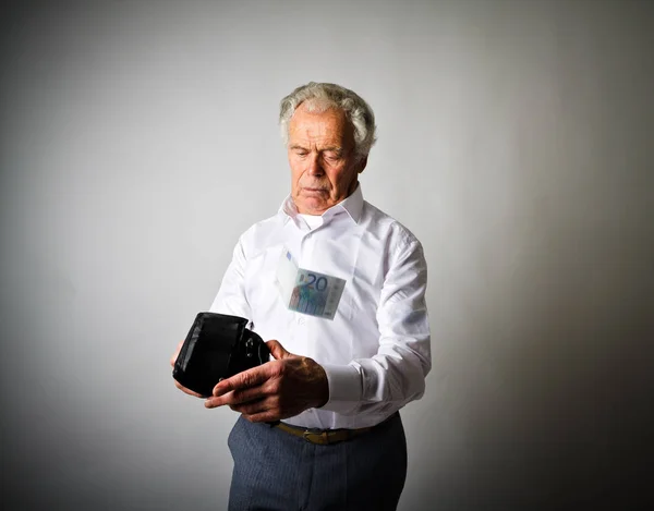 Old man in white and empty wallet.Twenty Euro and taxes. — Stock Photo, Image