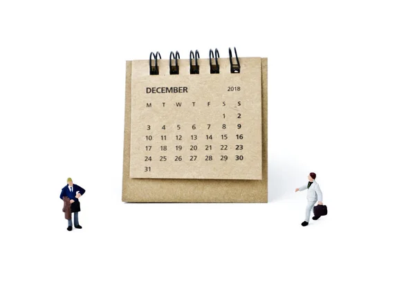 十二月。日历板和微型塑料商人在白色 — 图库照片