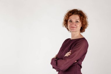 Kızıl saçlı kadın.