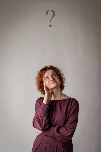 Red-haired woman and Question Mark. — Stock Photo, Image