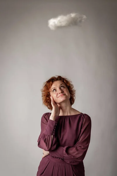 Red-haired woman and cloud. — Stock Photo, Image