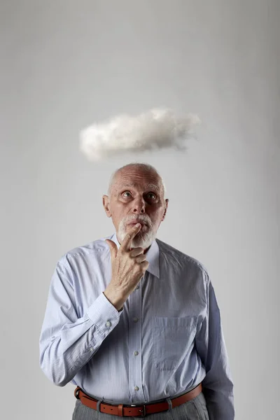 Oude man en wolk. — Stockfoto