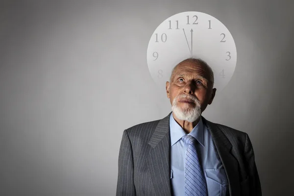 Old man and time. Old man is waiting. Three Minutes to Twelve. — Stock Photo, Image