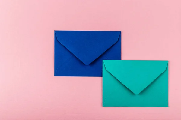 Envelopes na mesa . — Fotografia de Stock