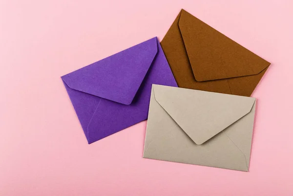 Envelopes na mesa . — Fotografia de Stock
