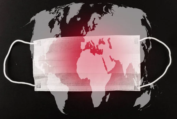 Govd 世界地図と黒の背景に医療保護マスク 外科用フェイスマスク 中国のコロナウイルス発生概念 — ストック写真