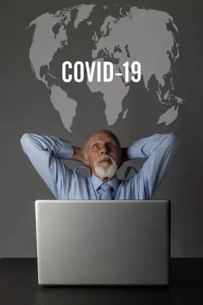 Yaşlı Adam Covid Coronavirüs Salgını Sırasında Evde Kalıyor Sunbae Coronavirus — Stok fotoğraf