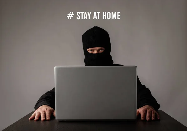 Terrorist Blijft Thuis Tijdens Covid Coronavirus Uitbraak Terrorist Maakt Zich — Stockfoto