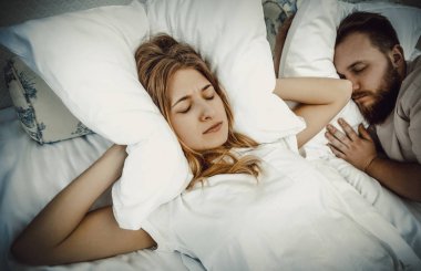 Horlama yüzünden uyuyamıyorum.