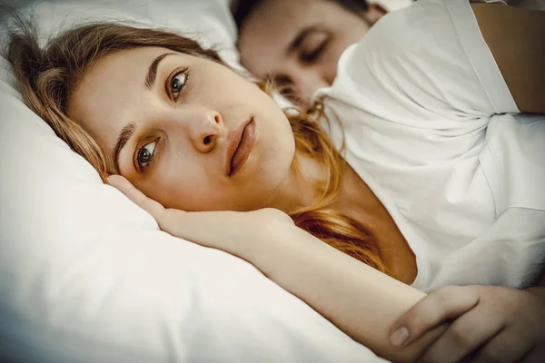 Masalah Insomnia di tempat tidur . — Stok Foto