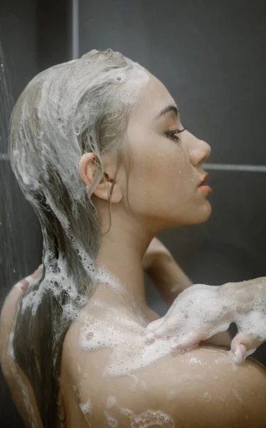 Beautiful young woman taking shower in bathroom. — Stock Photo, Image