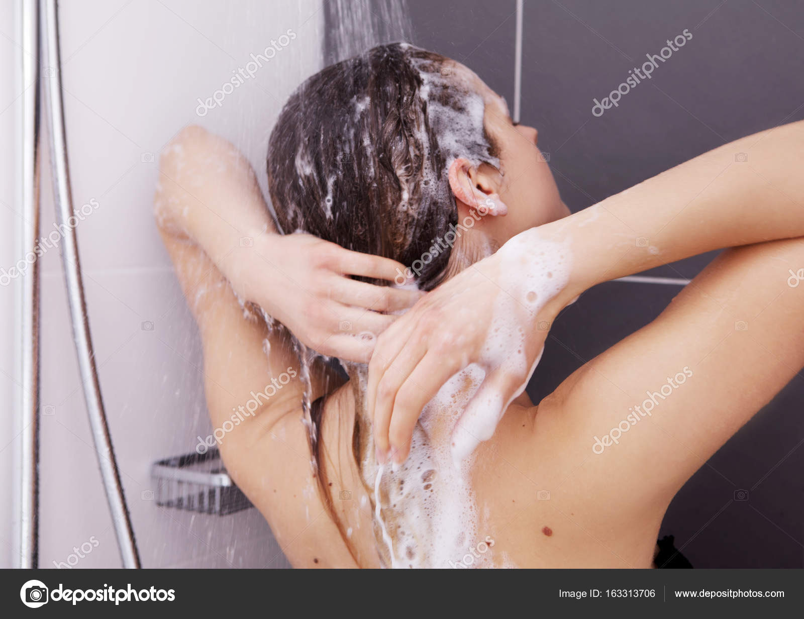 Азиаты моют волосню друг друга в душе give head