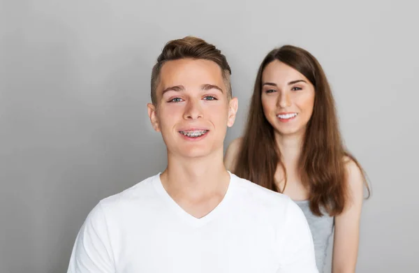 Jeune couple adolescent , — Photo