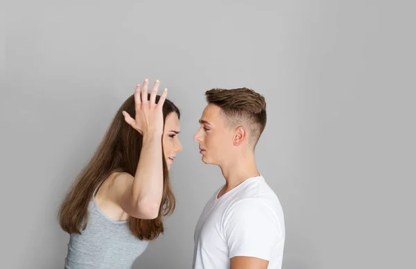 Pareja adolescente en discusión . — Foto de Stock