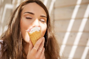 Sıcak yaz aylarında dondurma