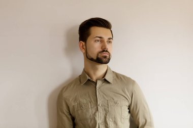 yakışıklı delikanlı