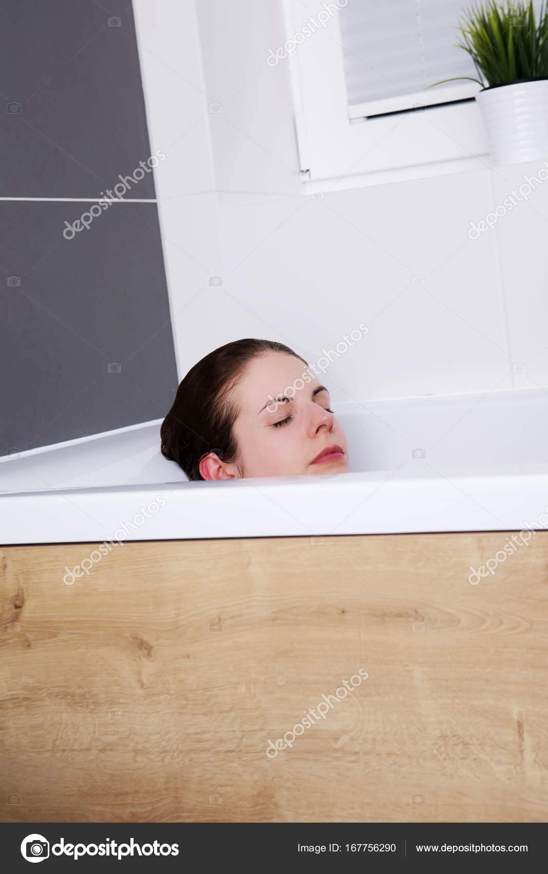 Tempo per rilassarsi nella vasca da bagno — Foto Stock © Marcinska ... Tempo per rilassarsi nella vasca da bagno — Foto Stock © Marcinska ...