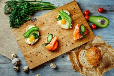 Aile için lezzetli bir kahvaltı yapmak
