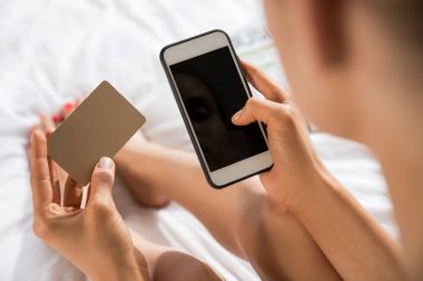 smartphone ile online alışveriş kadın