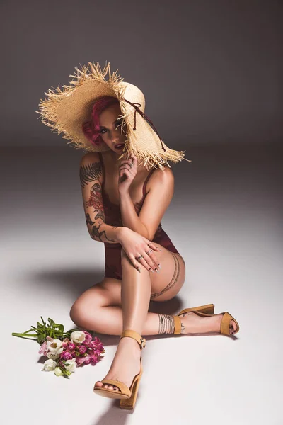 Beautiful Tattoed Pin Girl Lingerie Straw Hat Flowers Infront Grey — Stock Photo, Image
