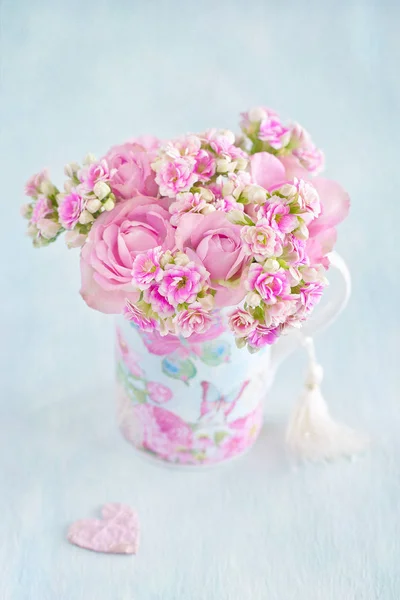 Pink flowers in a vase — Stock Photo, Image