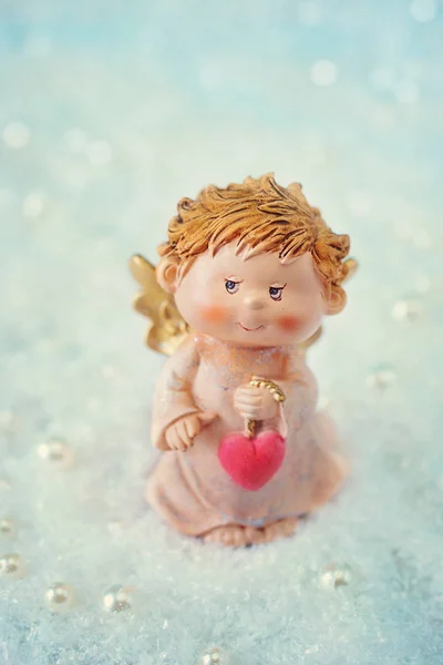Angel speelgoed met een hart . — Stockfoto