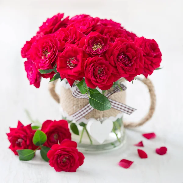 Belle rose rosse  . — Foto Stock