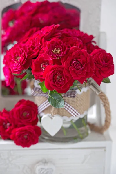 Lindas rosas vermelhas — Fotografia de Stock