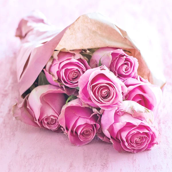Όμορφα ροζ τριαντάφυλλα. — Φωτογραφία Αρχείου