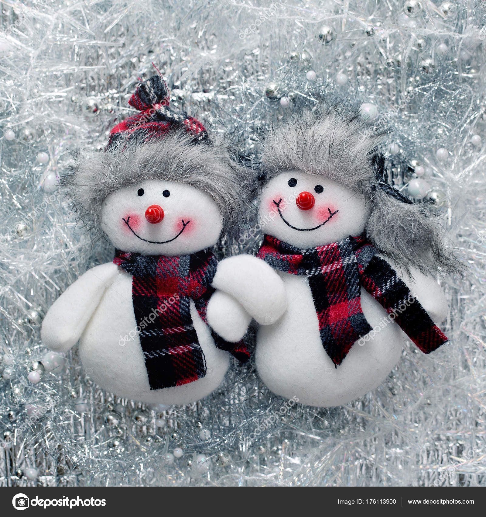 Kerst Leuke Decoratieve Grappige Sneeuwmannen Een Besneeuwde Achtergrond  Kerstkaart ⬇ Stockfoto, Rechtenvrije Foto Door © Ulchik74 #176113900