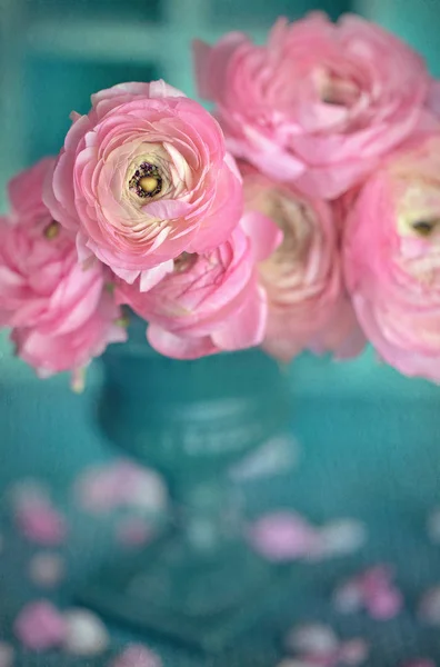 Pembe Ranunculus Çiçekleriyle Yakın Plan Çiçek Kompozisyonu Güzel Bir Çiçek — Stok fotoğraf