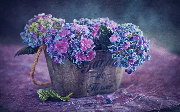 Vacker Bukett Lila Hydrangea Blommor Grunge Paper Bakgrund — Stockfoto