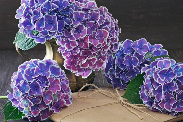 Belo Buquê Flores Natureza Morta Com Hortensia Flores Sobre Fundo — Fotografia de Stock